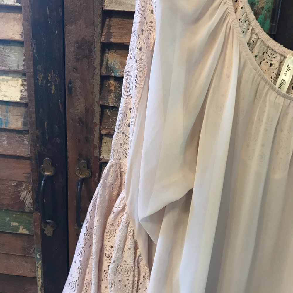 2Tee Couture Lace Top - Picture 2 of 3